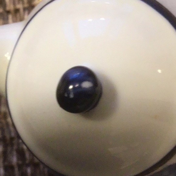 Lovely ceramic tea pot, hinged box- very good condition - Picture 5 of 5